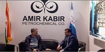 بازدید مدیرعامل بانک رفاه از غرفه پتروشیمی امیرکبیر در نمایشگاه نفت
