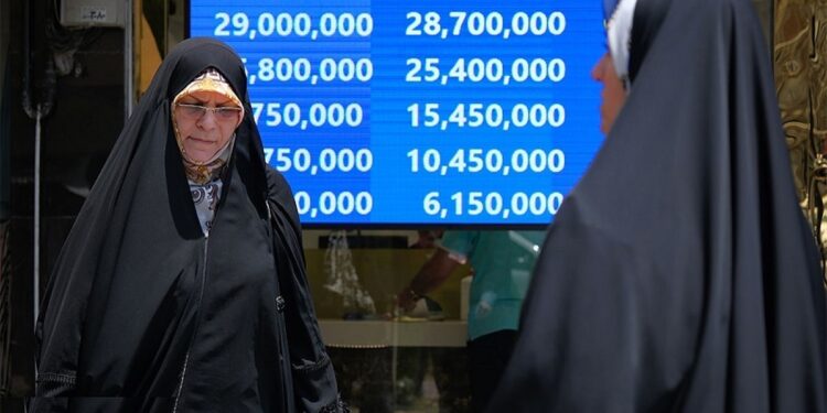 رکوردشکنی سکه امامی، سقوط نیم سکه و گرمی