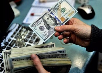 دلار در وضعیت مشابه پارسال