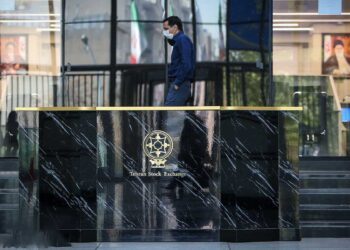 بورس در دو راهی چهاردهم