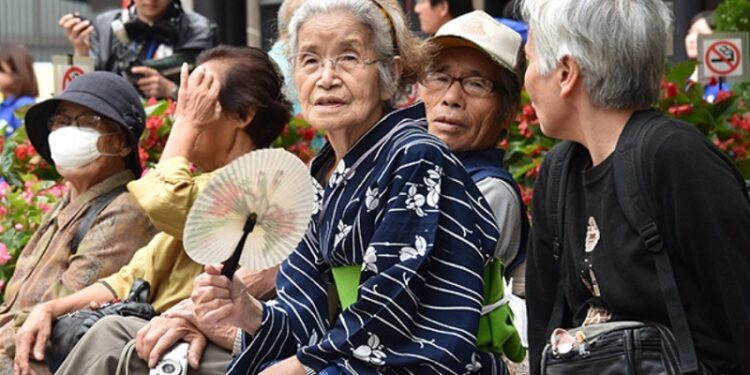 سالمندی و تنگدستی