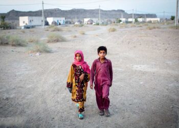 سقوط به دره فقر