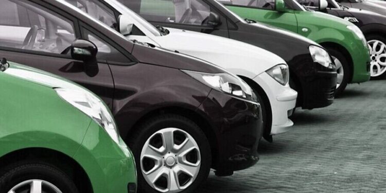 توزیع ۱۰ میلیارد دلار رانت بین دلالان خودرو در ۶ سال