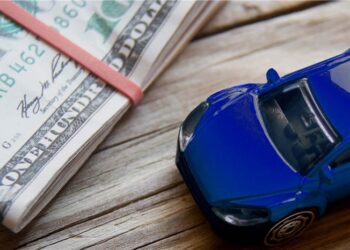 تناقض خودروسازان؛ دلار می‌گیرند ولی دلار ندارند!