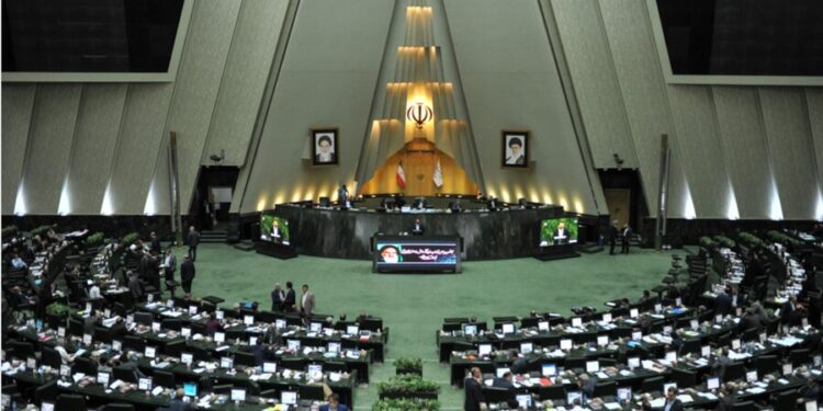 ضرورت حذف قیمت‌گذاری دستوری و مدیریت نرخ بهره در دولت جدید