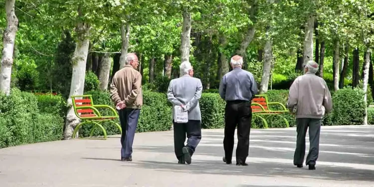 این افراد با ۳۵ سال کار بازنشسته می‌شوند