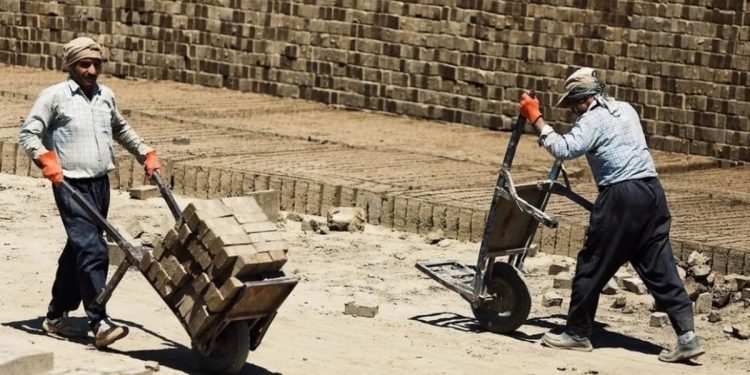 خط فقر ۲۰ میلیون نیست؛ ۳۰ میلیون است