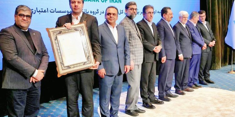 بانک توسعه صادرات ایران در “بهرهوری کل عوامل” بین بانکهای کشور اول شد