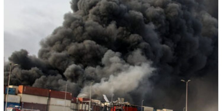 ارزیابی خسارات وارده به بیش از ۳ هزار کانتینر در حادثه بندر شهید رجایی