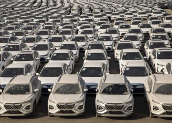 سایه بلاتکلیفی بر عرضه خودروهای خارجی