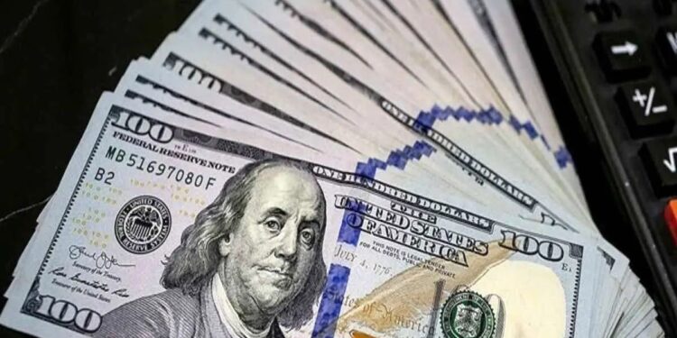 قیمت دلار بالاتر می رود؟/ احتمال ورود بانک مرکزی برای کنترل قیمت ارز